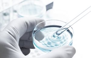 Arbeit an der Rezeptur von Eucerin Volume-Filler
